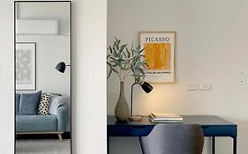 Stylish Executive City Pad W Parking And Pool